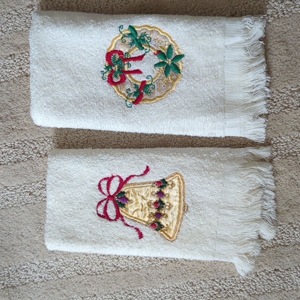 Embroidered Fingertip Holiday Hand Towels Set of 2